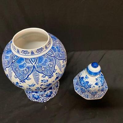 LOT#111: Covered Delft Urn