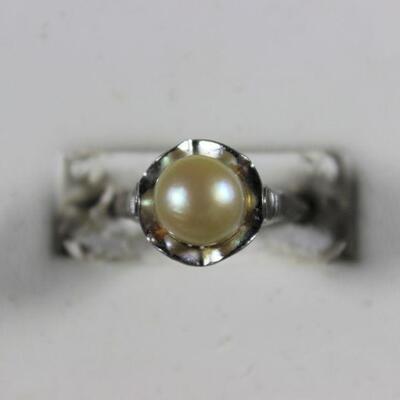 LOT#151: Marked Silver & Pearl Ring