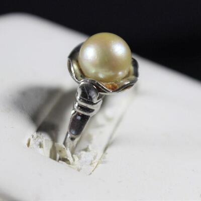 LOT#151: Marked Silver & Pearl Ring