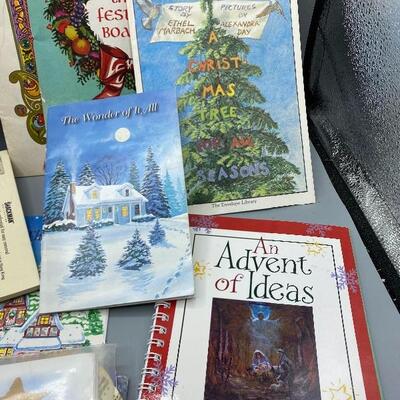 Lot of Christmas Cards & Small Holiday Books YD#012-1120-00030