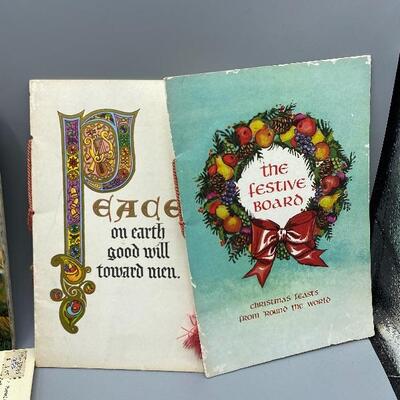 Lot of Christmas Cards & Small Holiday Books YD#012-1120-00030