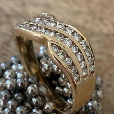 18kt with 28 solitaire diamonds 
