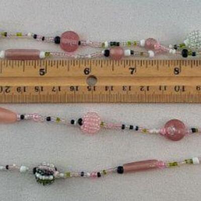 Hand Beaded Neccklace in Pinks
