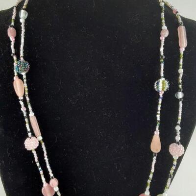 Hand Beaded Neccklace in Pinks