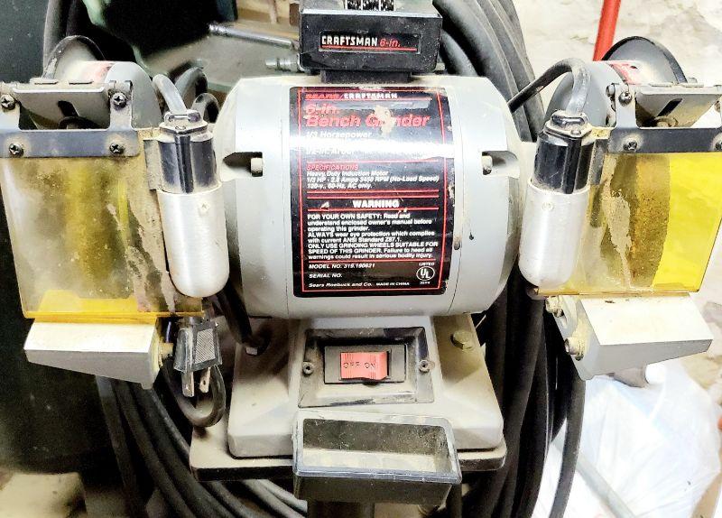 CRAFTSMAN 6 IN BENCH GRINDER W/ ADJUSTABLE BASE