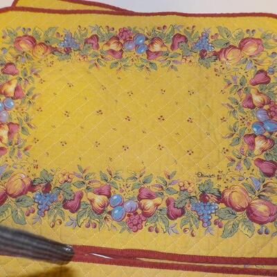 6-Yellow hand crafted place mats & 8 Hot and cold mats.