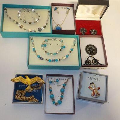 8- Beautiful selections of jewelry in boxes . ( NEW)