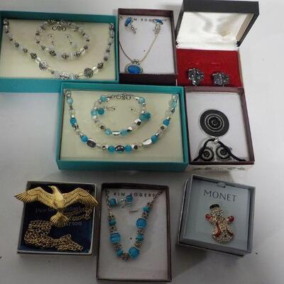 8- Beautiful selections of jewelry in boxes . ( NEW)