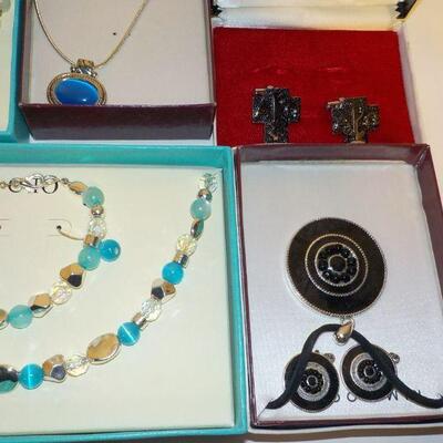 8- Beautiful selections of jewelry in boxes . ( NEW)