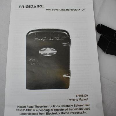 Frigidaire Portable Retro 6-can Mini Fridge EFMIS129, Red. Cracked handle, works