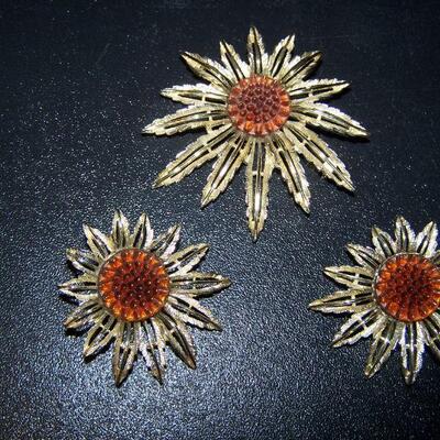 LOT 10  VINTAGE SUNBURST BROOCH & EARRINGS