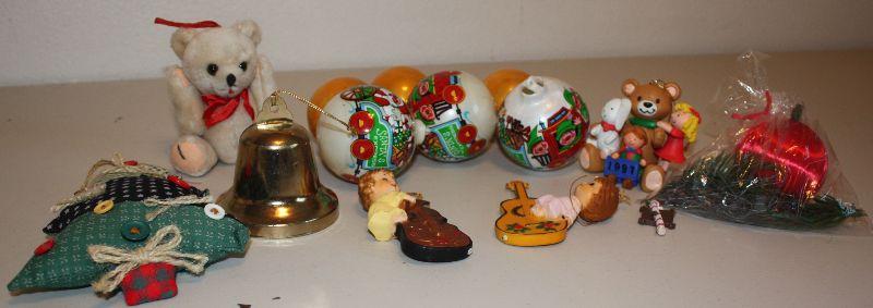 Christmas ornaments | EstateSales.org