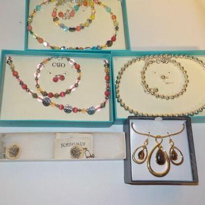 Hand crafted new jewlery in boxes. (6)