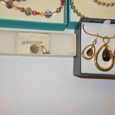 Hand crafted new jewlery in boxes. (6)