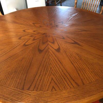 Beautiful Oak Round Dining Table 