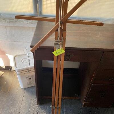 Wood easel
