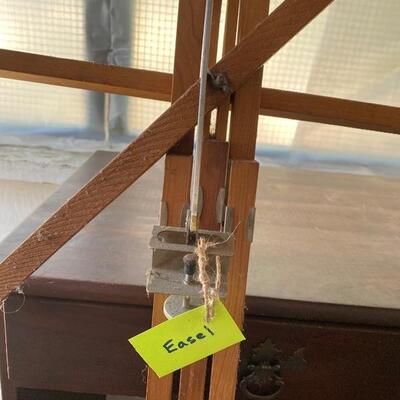 Wood easel