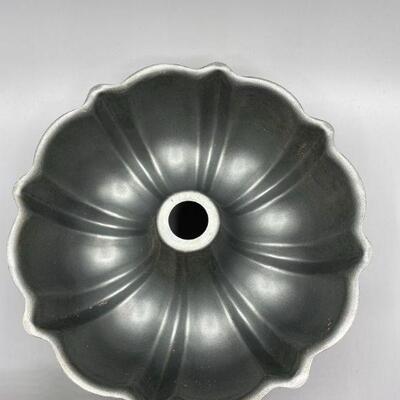 Pair of Fluted Tube Cake Pans YD#011-1120-00214