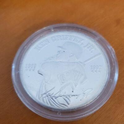 Lot 49:  Lot of 3 Collector Coins: Ken Griffey Jr & MLB 2000 Allstar Game