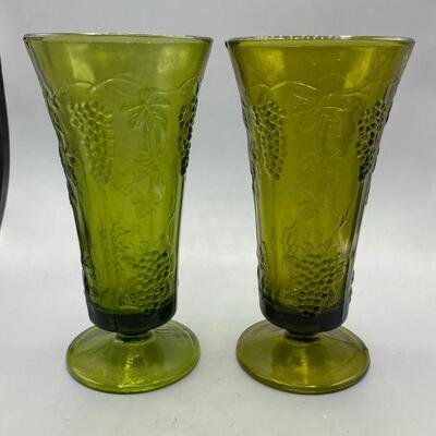 Vintage Olive Green Grapevine Fluted Vases YD#011-1120-00234