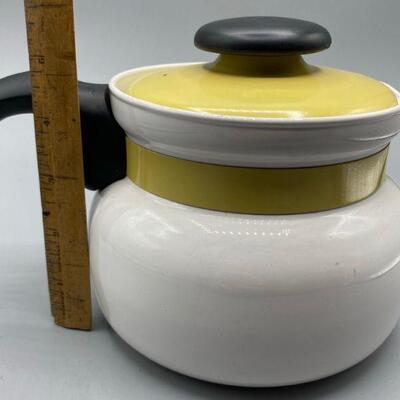 Retro Corning Ware Pale Yellow & White 8 Cup Tea Kettle YD#011-1120-00236