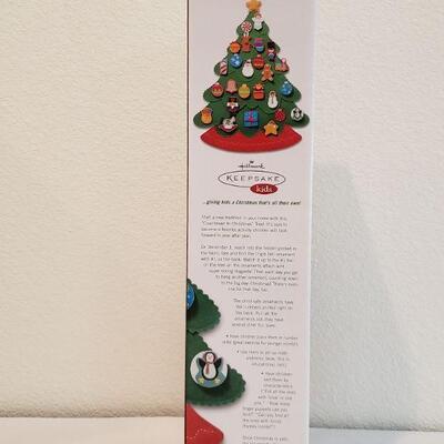 Lot 5: New Hallmark Countdown To Christmas Tree