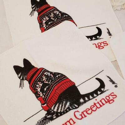 Lot 8: Mixed Christmas Linens (Pillowcases, Handtowels, Washcloths)