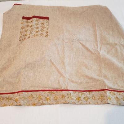 Lot 14: New with Tags Christmas Apron