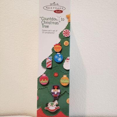 Lot 16: New Hallmark Countdown to Christmas Tree