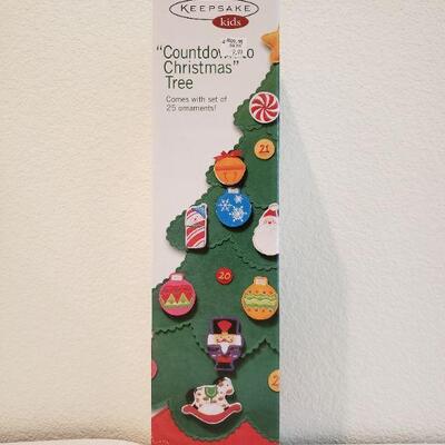 Lot 16: New Hallmark Countdown to Christmas Tree