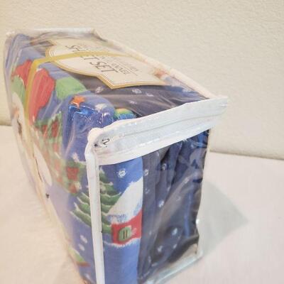 Lot 17: Never Been Used Vintage Christmas Flannel Sheets