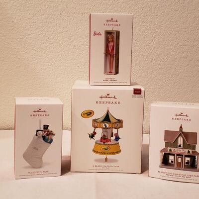 Lot 23: New in Package (4) Hallmark Ornaments lot