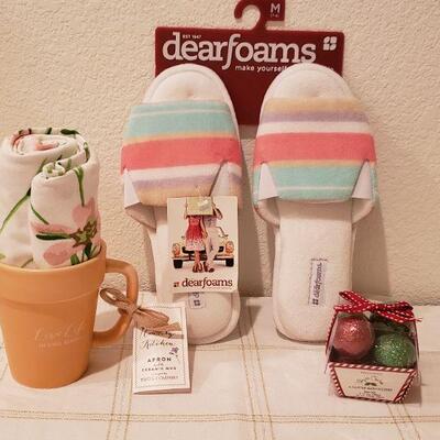 Lot 37: New Slippers, Bath Fizzers, Tea/Coffee Cup & Tea Towel