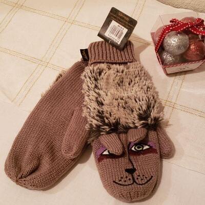 Lot 40: New Mittens, Fluffy Earmuffs & Bath Fizzers