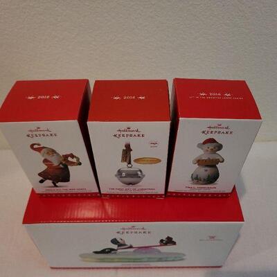 Lot 51: Assorted HALLMARK Christmas Ornaments 