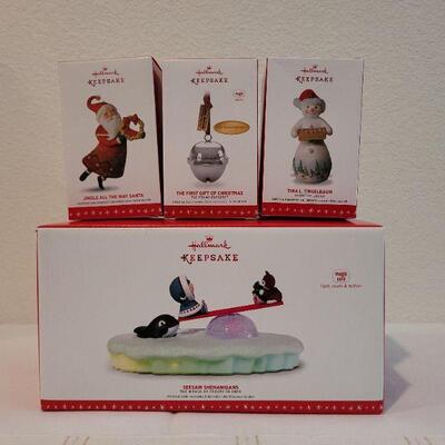 Lot 51: Assorted HALLMARK Christmas Ornaments 
