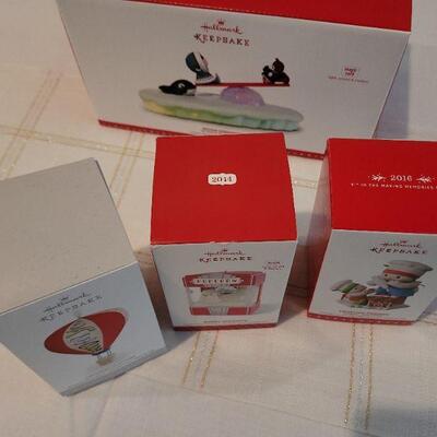 Lot 52: Assorted HALLMARK Ornaments