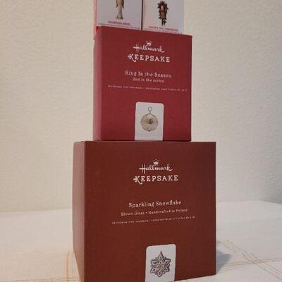 Lot 53: Assorted HALLMARK Ornaments 