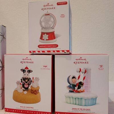 Lot 54: Assorted HALLMARK Ornaments 