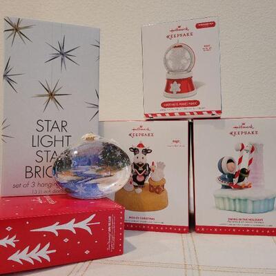 Lot 54: Assorted HALLMARK Ornaments 