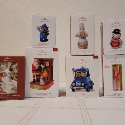 Lot 60: Assorted HALLMARK Ornaments 