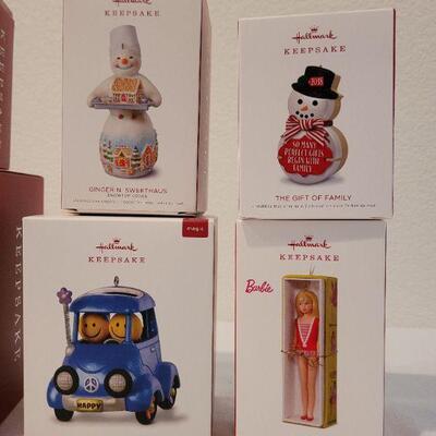 Lot 60: Assorted HALLMARK Ornaments 
