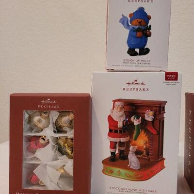 Lot 60: Assorted HALLMARK Ornaments 