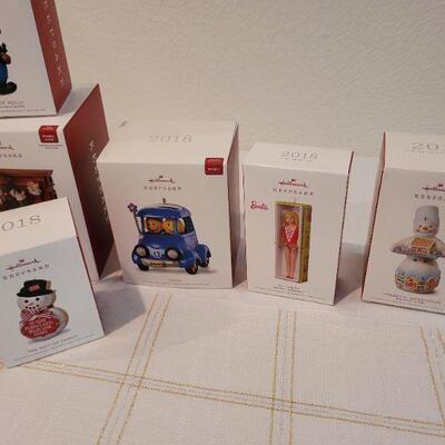 Lot 60: Assorted HALLMARK Ornaments 