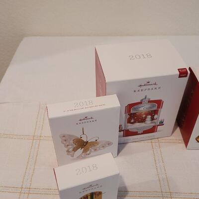 Lot 61: Assorted HALLMARK Ornaments 