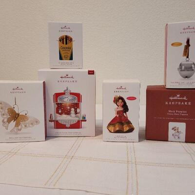 Lot 61: Assorted HALLMARK Ornaments 