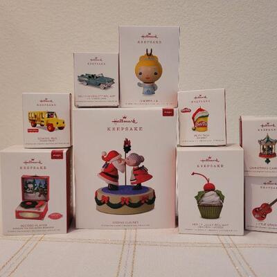 Lot 62: Assorted HALLMARK Ornaments 