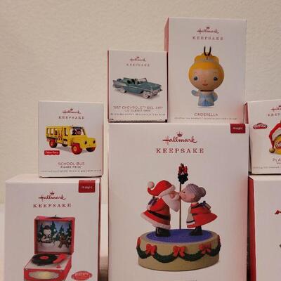 Lot 62: Assorted HALLMARK Ornaments 