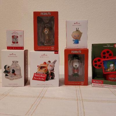 Lot 63: Assorted HALLMARK Ornaments 