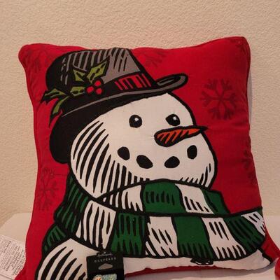 Lot 65: Assorted CHRISTMAS Deco and Ornaments 